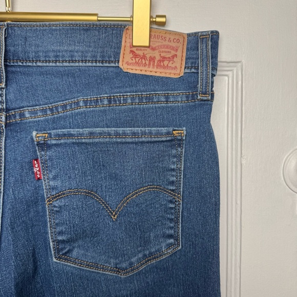 Levi's 318 Shaping Wide Leg Denim Jeans in Clever Girl 29x32 - Picture 10 of 15
